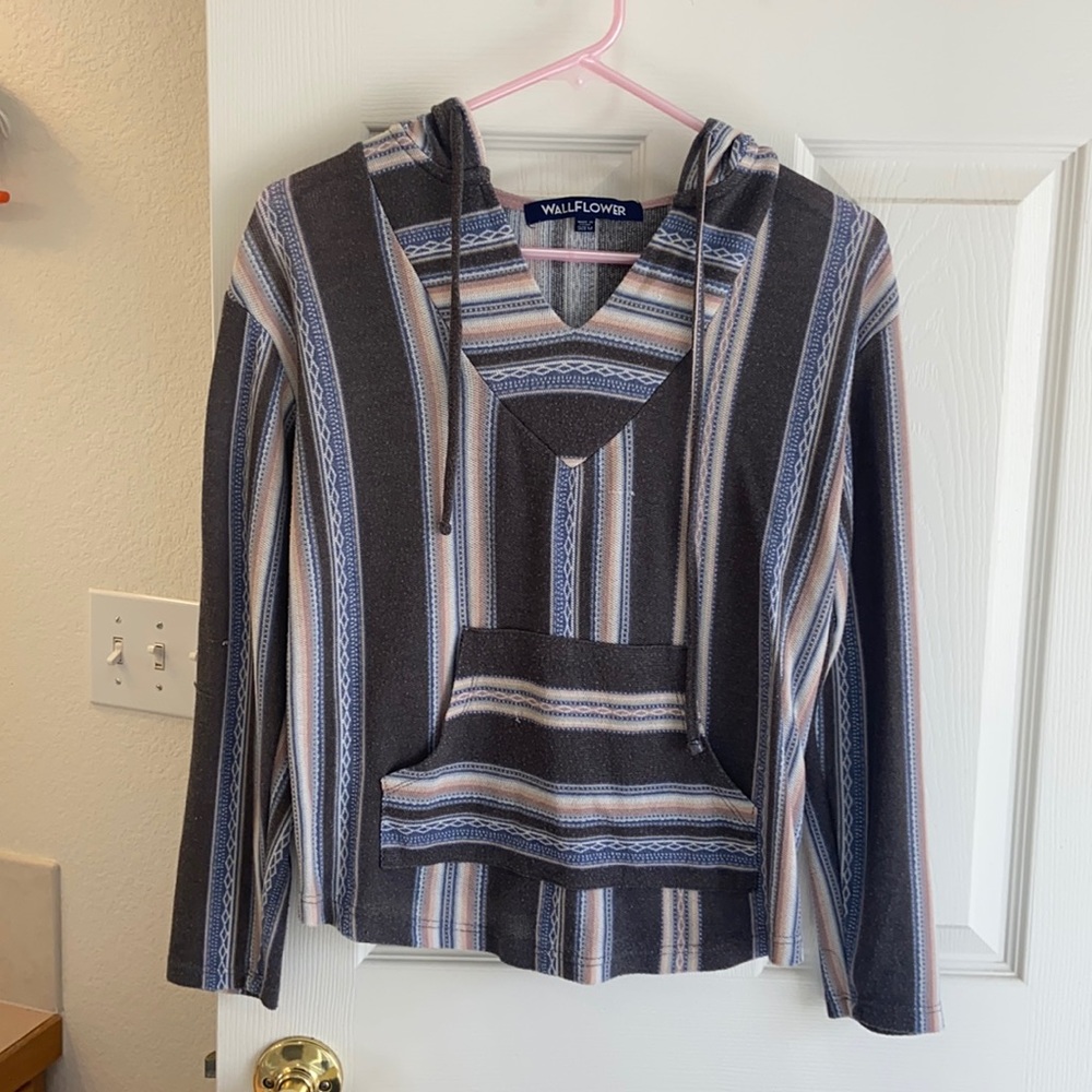 Lightweight hoodie sweater.